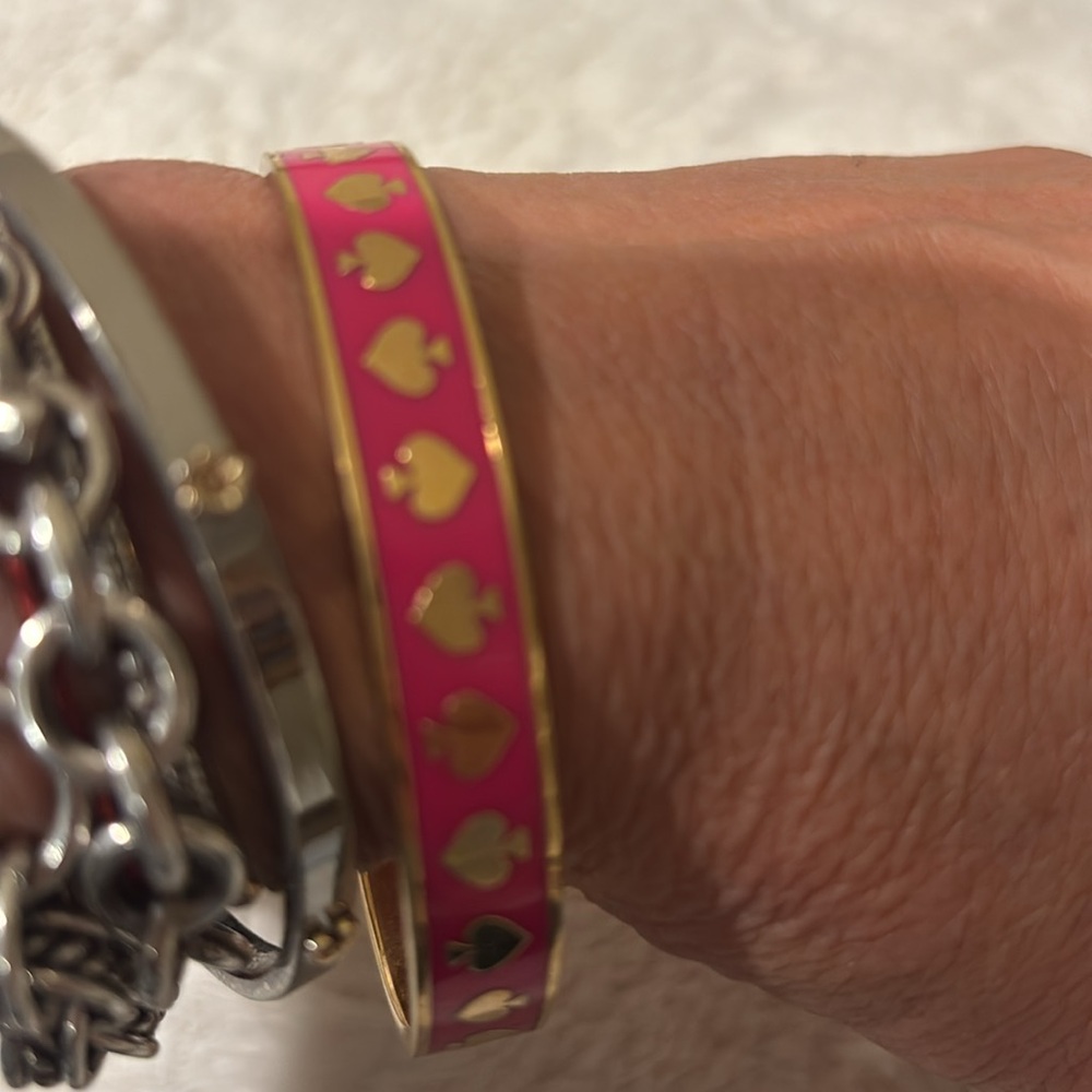 Kate Spade ♠️“Live Colorfully” Hot Pink w/Gold‎ Spades Idiom Bangle Bracelet - Picture 6 of 11